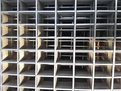 Heavy duty carbon steel press-locked steel grating with square holes has high strength.